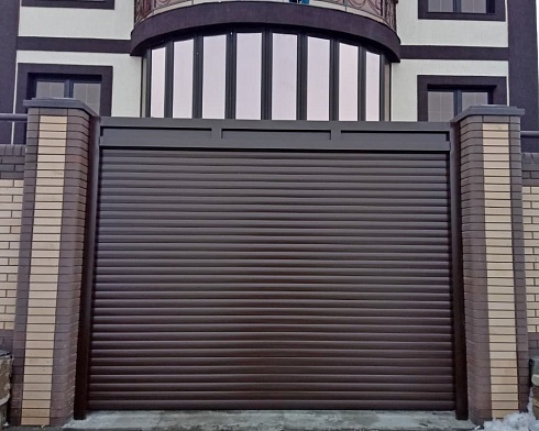 Роллетные ворота Алютех серии Prestige со сплошным алюминиевым профилем роликовой прокатки AG/77 с доставкой в Цимлянске 